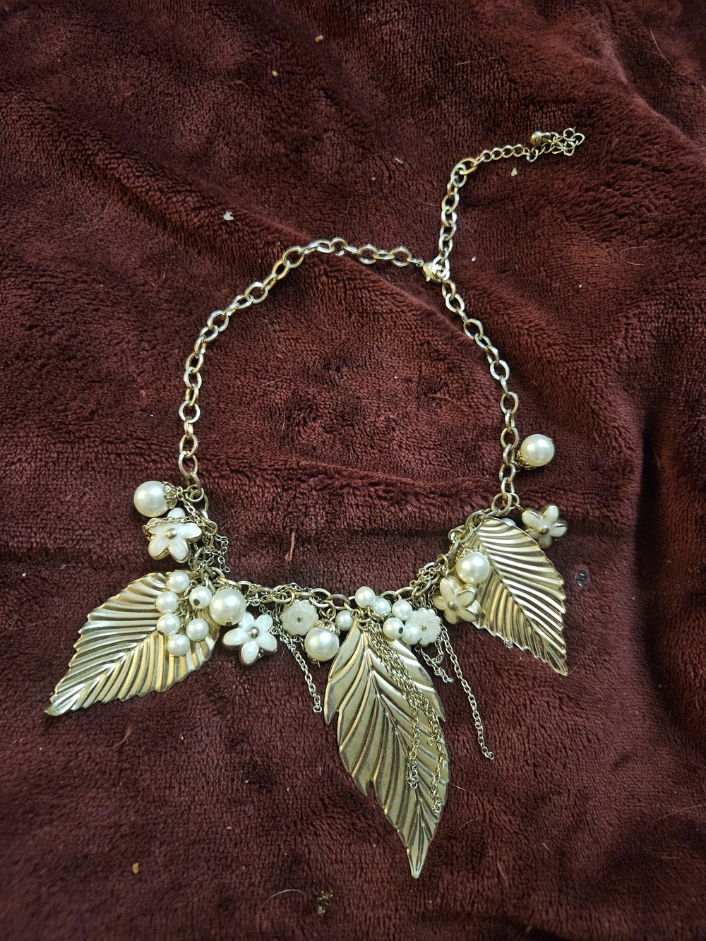 Source Unknown Gold Leaf and Pearl Cluster Necklace